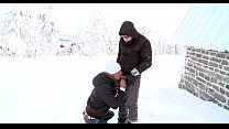 Гомосексуалисты трахаются в горах зимой прямо на снегу